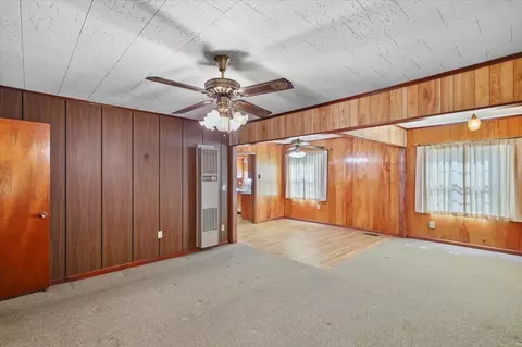 Living - 215 E Simpson Ave, Mendenhall, MS 39114 photo 3 of 4