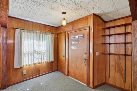 Entry Way - 215 E Simpson Ave, Mendenhall, MS 39114 photo 1 of 2