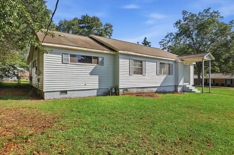Exterior - 215 E Simpson Ave, Mendenhall, MS 39114 photo 2 of 9