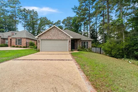 46 Canal Dr, Hattiesburg, MS 39402