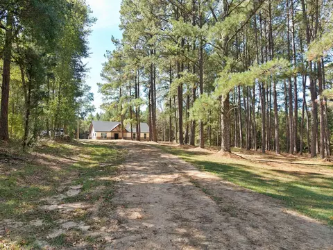 17 Bullock Rd, Seminary, MS 39479