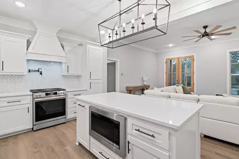 Kitchen - 49 Excellor Rd, Sumrall, MS 39482 photo 3 of 6