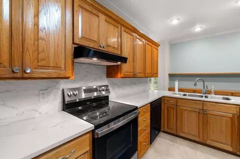 Kitchen - 47 Nobles, Sumrall, MS 39482 photo 3 of 5