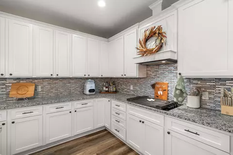 Kitchen - 21 Higgins Cutoff, Sumrall, MS 39482 photo 4 of 6