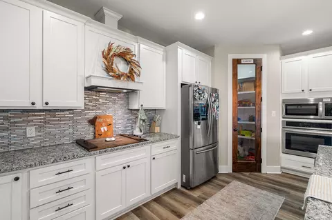 Kitchen - 21 Higgins Cutoff, Sumrall, MS 39482 photo 5 of 6
