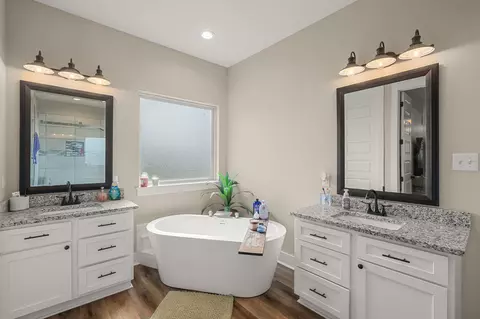 Bath - 21 Higgins Cutoff, Sumrall, MS 39482 photo 1 of 2