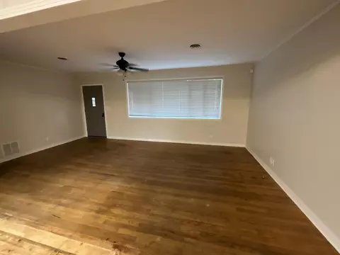 Living - 23 Sunset, Laurel, MS 39440 photo 1 of 2