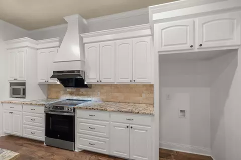 Kitchen - 30 Broad Leaf Cv, Petal, MS 39465 photo 3 of 4