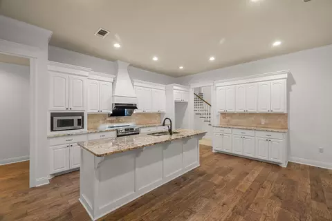 Kitchen - 30 Broad Leaf Cv, Petal, MS 39465 photo 2 of 4