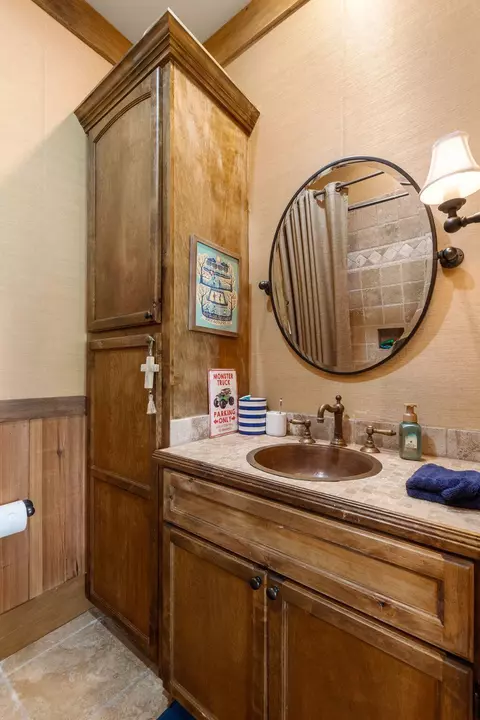 Bath - 15 Jomar Rd, Laurel, MS 39443 photo 7 of 11