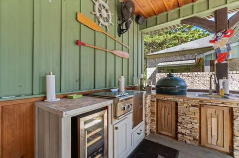 Kitchen - 15 Jomar Rd, Laurel, MS 39443 photo 8 of 8