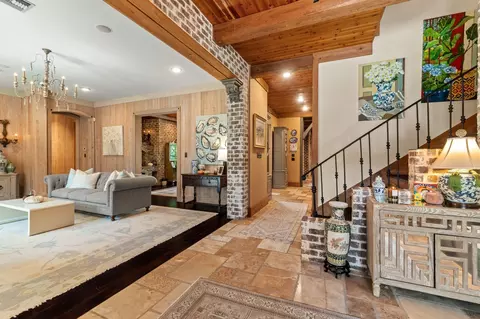 Entry Way - 15 Jomar Rd, Laurel, MS 39443 photo 1 of 6