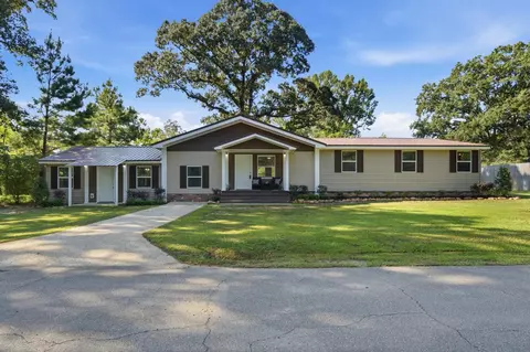 35 Mixon Rd, Hattiesburg, MS 39401