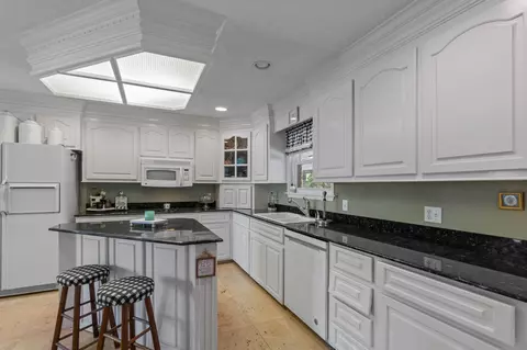 Kitchen - 46 Big View Dr, Laurel, MS 39443 photo 2 of 7