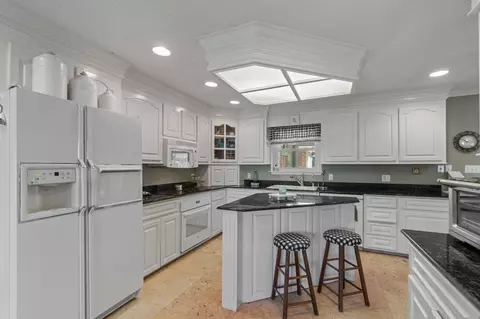 Kitchen - 46 Big View Dr, Laurel, MS 39443 photo 4 of 7