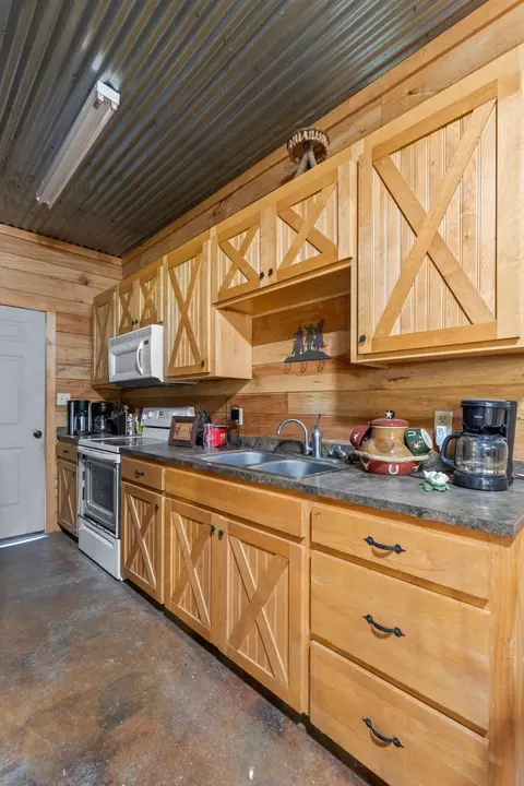 Kitchen - 46 Big View Dr, Laurel, MS 39443 photo 7 of 7