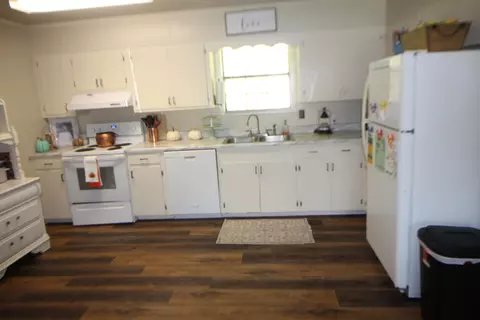Kitchen - 1167 Springhill, Laurel, MS 39443 photo 1 of 3