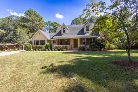 300 Honeysuckle Dr, Hattiesburg, MS 39402