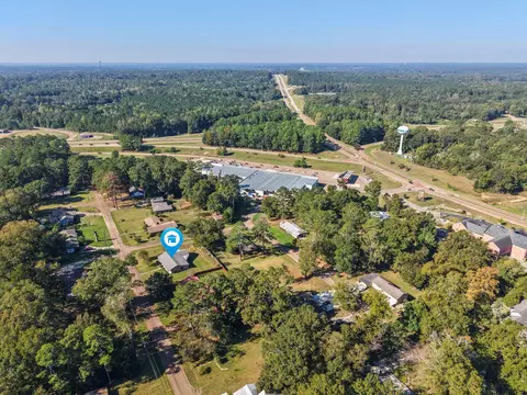 View/Area - 903 S 3rd St, Collins, MS 39428 photo 2 of 4