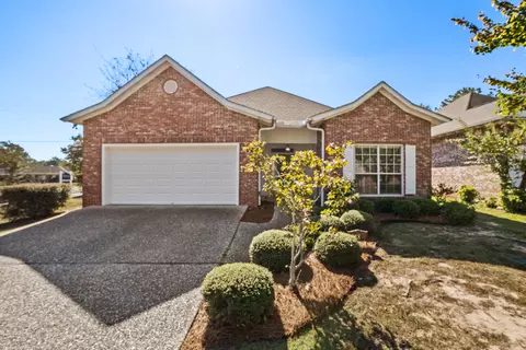 48 Stones Throw Dr, Hattiesburg, MS 39402