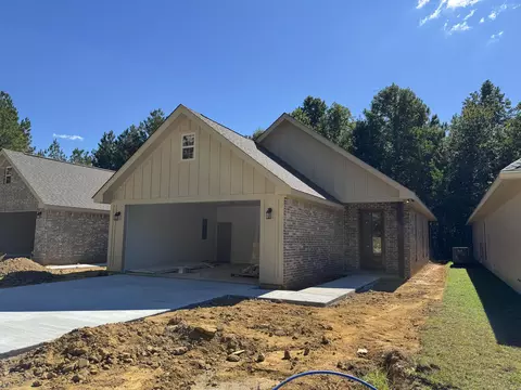 52 Riviera Dr, Hattiesburg, MS 39402