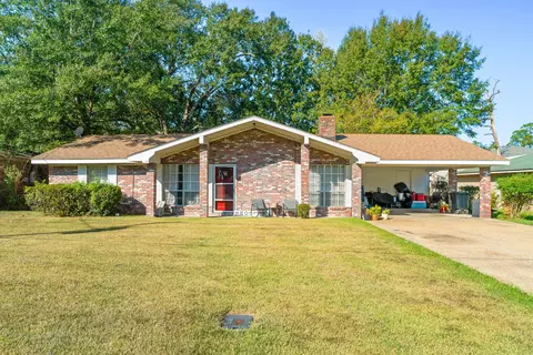 209 W Lakewood Dr, Hattiesburg, MS 39402