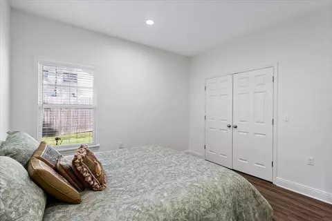 Bedroom - 1473 W 20th St, Laurel, MS 39440 photo 6 of 6