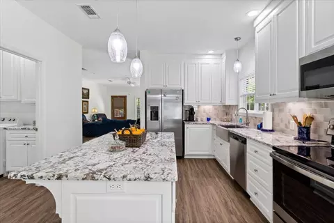 Kitchen - 1473 W 20th St, Laurel, MS 39440 photo 3 of 3