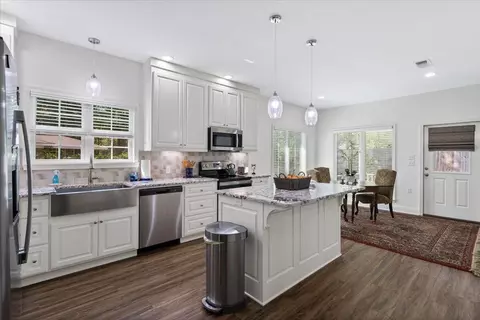 Kitchen - 1473 W 20th St, Laurel, MS 39440 photo 1 of 3