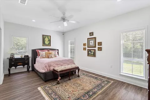 Bedroom - 1473 W 20th St, Laurel, MS 39440 photo 2 of 6