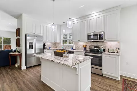 Kitchen - 1473 W 20th St, Laurel, MS 39440 photo 2 of 3
