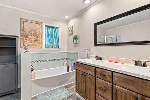 Bath - 42 Carroll Lucus, Sumrall, MS 39482 photo 1 of 3