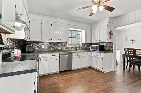 Kitchen - 42 Carroll Lucus, Sumrall, MS 39482 photo 2 of 3