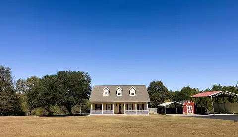 2712 Purvis Columbia Rd, Lumberton, MS 39455