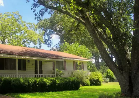 23 College Dr, Laurel, MS 39440 photo 3