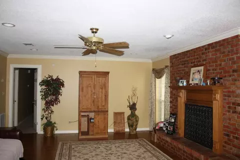 19 Kimberly Dr, Laurel, MS 39440 photo 3