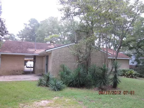 16 Chickasaw Dr, Laurel, MS 39440 photo 2
