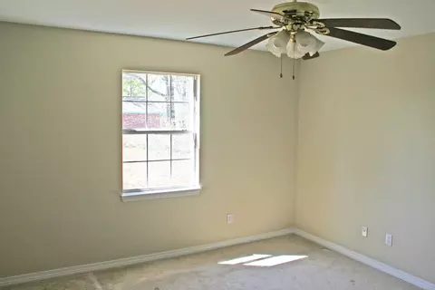 923 Lee St, Wiggins, MS 39577 photo 4