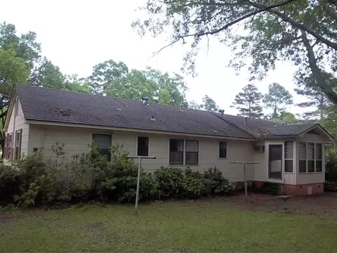 706 Garden Dr, Laurel, MS 39440 photo 2