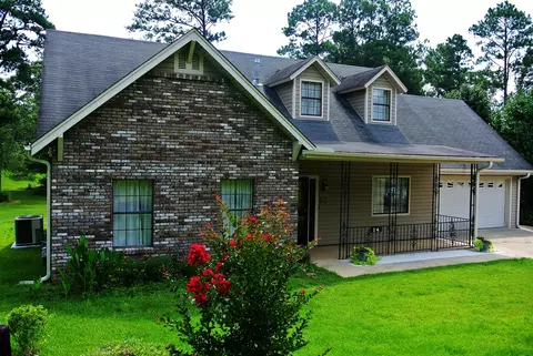 14 Oakcrest Dr, Laurel, MS 39440 photo 1