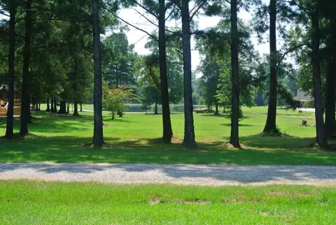 8 Jan Dr, Laurel, MS 39443 photo 15