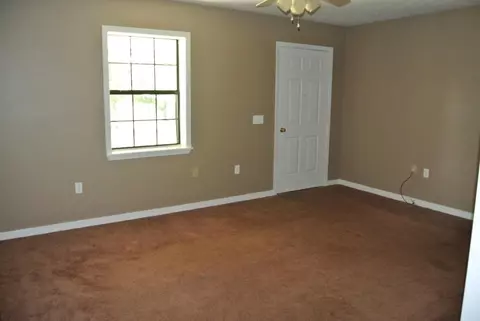 8 Jan Dr, Laurel, MS 39443 photo 5