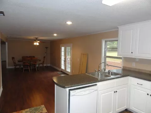 1027 Parker Dr, Laurel, MS 39440 photo 4