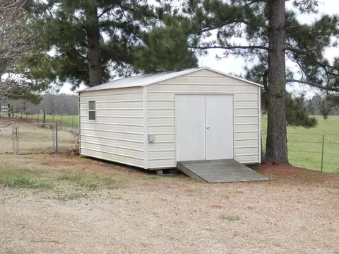 11 E Graves Rd, Sumrall, MS 39482 photo 3