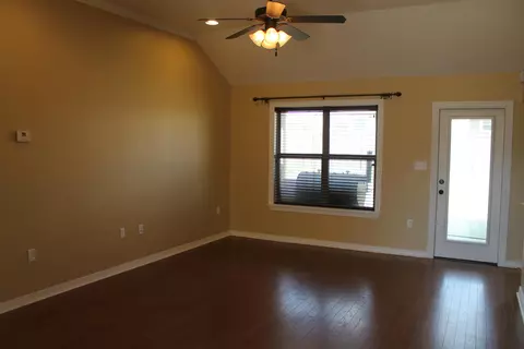 22 W Spruce St, Sumrall, MS 39482 photo 2