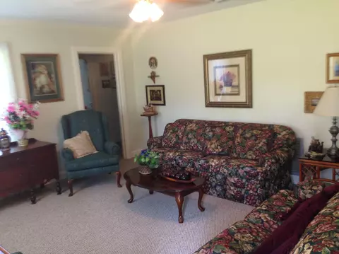76 Lindsey Dr, Laurel, MS 39440 photo 2