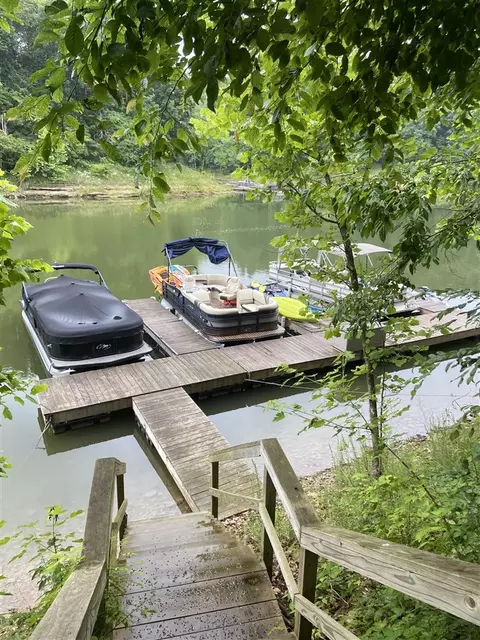 447 Lake Ridge Rd, Scottsville, KY 42164