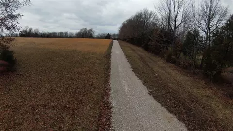 281 Bark Rd, Cave City, KY 42127