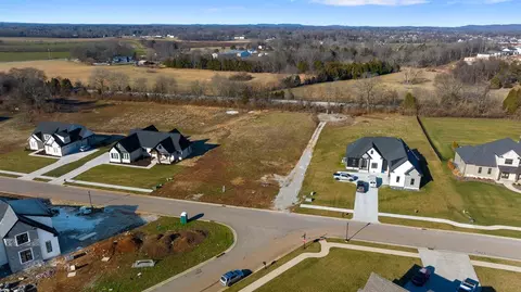 877 Mt Rainier Dr, Bowling Green, KY 42104