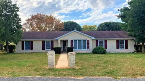 110 Leslie Ave, Horse Cave, KY 42749